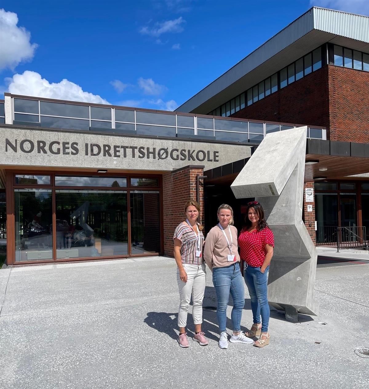 3 lærere utenfor Norges Idrettshøgskole - Klikk for stort bilde