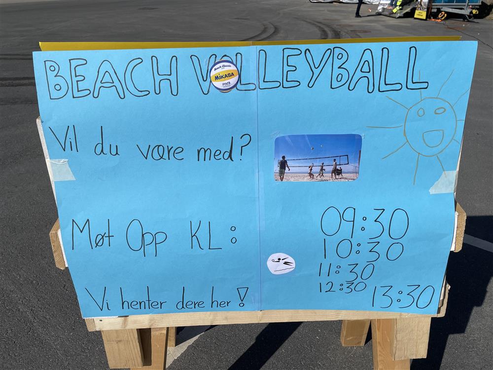 Plakat med teksten Beachvolleyball. Foto. - Klikk for stort bilde